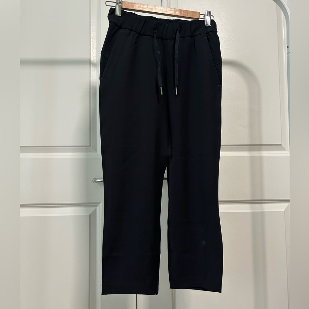 Women’s “On the Fly” Cropped Black Pants (Size 2) *Woven Material*
